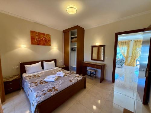 Ένα ή περισσότερα κρεβάτια σε δωμάτιο στο Thomas Apartments