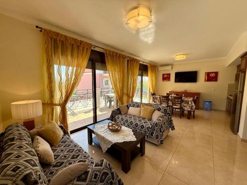 Χώρος καθιστικού στο Thomas Apartments