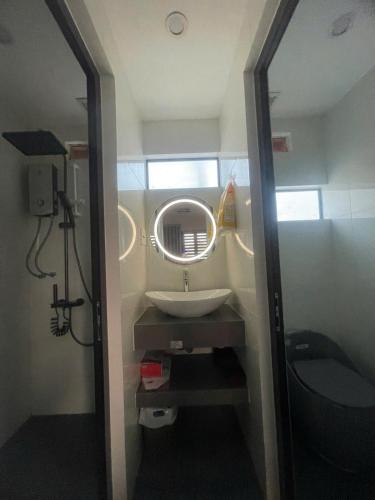 Ένα μπάνιο στο Centralhome Villa