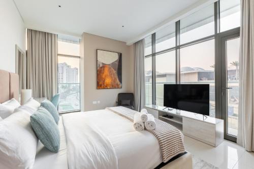 Elegant Beachside Studio in Prime Palm Location