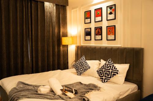 Ένα ή περισσότερα κρεβάτια σε δωμάτιο στο House Of Stays - Serviced Studio Apartments