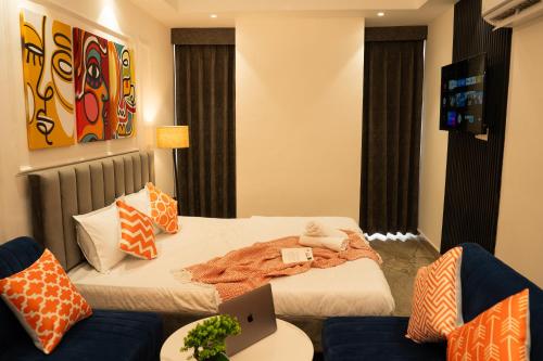 Ένα ή περισσότερα κρεβάτια σε δωμάτιο στο House Of Stays - Serviced Studio Apartments