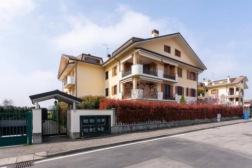 a house on the side of a street at CaseOspitali - Il Nido Di Clò, monolocale con bagno e accesso indipendente senza cucina in Cernusco sul Naviglio