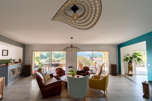 Quiet villa with pool