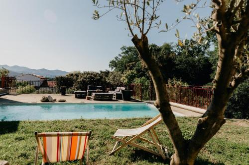 Piscina a Quiet villa with pool o a prop