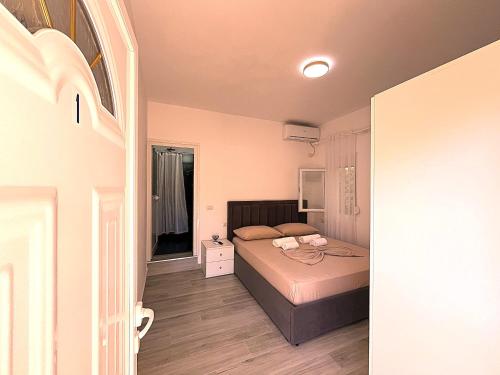 Ένα ή περισσότερα κρεβάτια σε δωμάτιο στο Quiet Blue Guesthouse