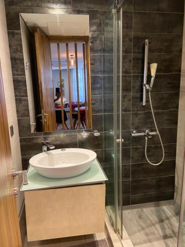 Kamar mandi di Iris loft