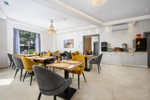 Ein Sitzbereich in der Unterkunft Boutique Hotel Golden Key - Poreč - Bed & Breakfast