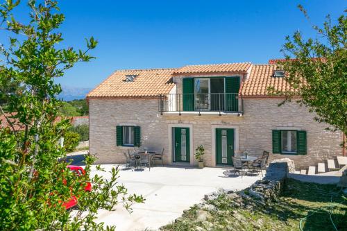 Apartments with parking space Skrip, Brac - 23826