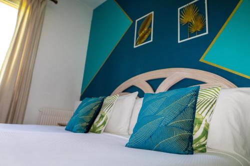 Postel nebo postele na pokoji v ubytování Hotel Les Oliviers