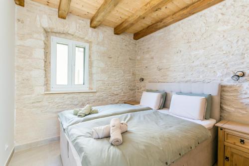 Apartments with parking space Skrip, Brac - 23826