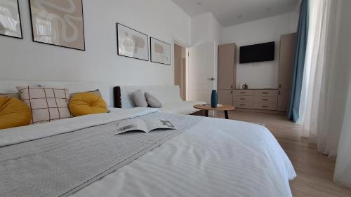 Postel nebo postele na pokoji v ubytování ЖК SEN 2 Уютная 1-комн квартира в районе Хан-Шатыр