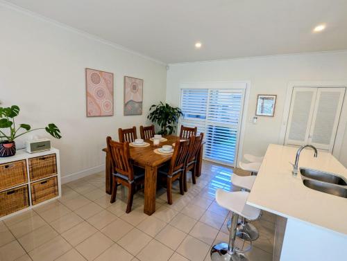 Φωτογραφία από το άλμπουμ του Family Friendly Executive Townhouse in Kent Town σε Rose Park