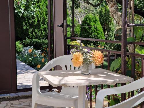 Κήπος έξω από το Apartment 2390