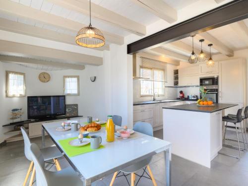 Η κουζίνα ή μικρή κουζίνα στο Holiday Home Confort et Relax à la Plage by Interhome