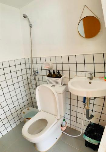 Bilik mandi di Lunos hilltop Cabin