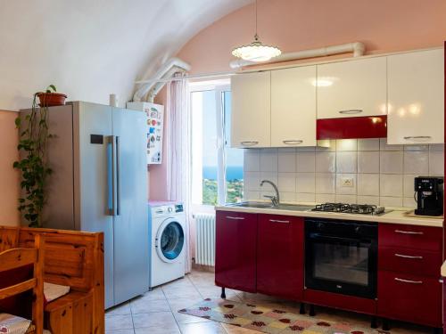 Η κουζίνα ή μικρή κουζίνα στο Apartment Casa Gian by Interhome