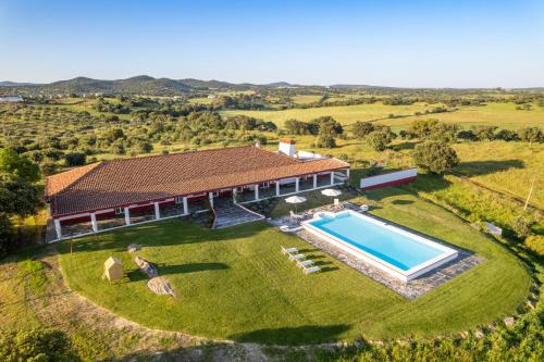 an aerial view of a house with a swimming pool at Monte da Vista Alegre in Elvas
