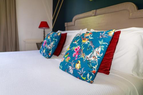 Postel nebo postele na pokoji v ubytování Hotel Les Oliviers