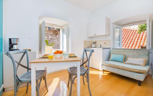 Hidden Gem Old Town Apartments by Irundo