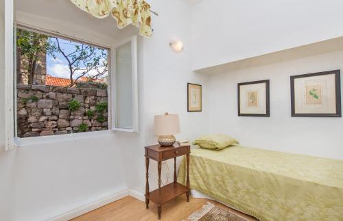 Hidden Gem Old Town Apartments by Irundo