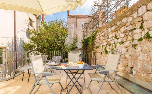 Hidden Gem Old Town Apartments by Irundo