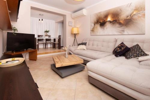 Chic & Serene Apartment-Your Relaxing Oasis