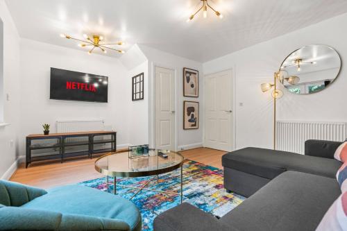 a living room with a couch and a table at Spacious 3-Bed Home, Parking, Garden, Sleeps 7 in Brettell Lane