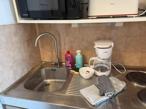 Photo de la galerie de l'établissement ღ New Rochelle - Studio Piscine & Parking, à La Rochelle