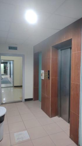 a bathroom with two elevators and a toilet in a building at العييري للوحدات السكنيه المفروشة الاحساء 5 in Al Hofuf