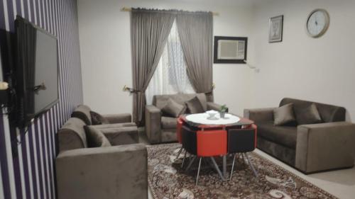 a living room with a couch and a table at العييري للوحدات السكنيه المفروشة الاحساء 5 in Al Hofuf