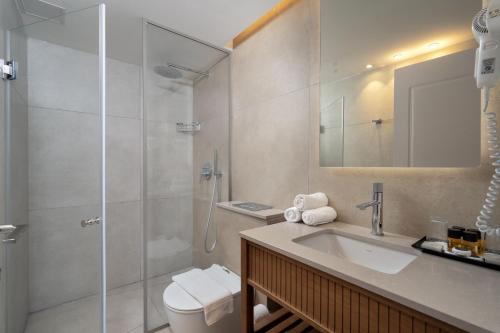 Koupelna v ubytování Americana Eilat Hotel