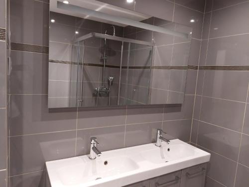 Appartement central et lumineux à Val-d'Isère, proche des pistes et commodités