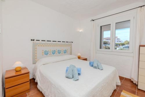 Un pat sau paturi într-o cameră la Villa White Rock - Costa Smeralda & Baja Sardinia