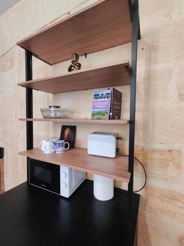 Gambar di galeri bagi Large deluxe suite, historic center 1st di Bordeaux