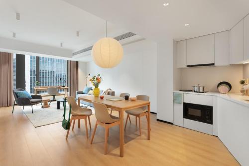Una cocina o cocineta en Stey Shenzhen Qianhai Hotel