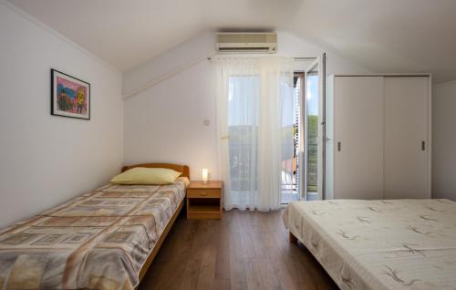 Ένα ή περισσότερα κρεβάτια σε δωμάτιο στο House Hideaway Novi Vinodolski by Villas Guide