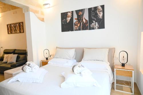 a bedroom with two beds with towels on them at Suite MariaGiulia Monopoli in Monopoli