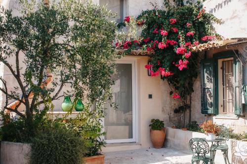 a house with flowers on the side of it at Bellavita Rooms- Isabel luxury Suite in Matera