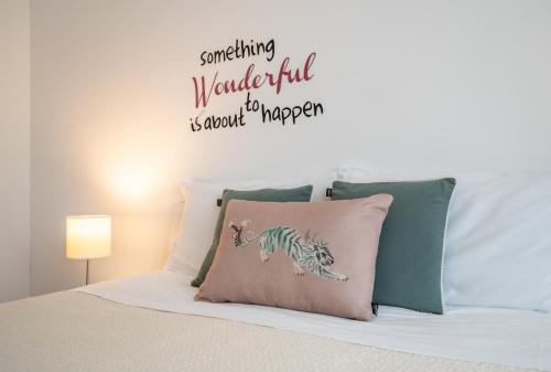 a bedroom with a bed with a sign that reads something wantedivedived is around at Hapton house Central 12 in Mestre