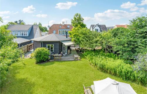 una vista aérea del patio trasero de una casa en Gorgeous Home In Gilleleje With Wifi, en Gilleleje