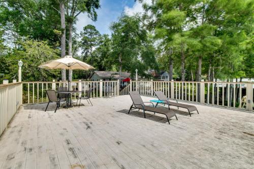 Taman di luar Private Dock and Fire Pit Gantt Lake Getaway!