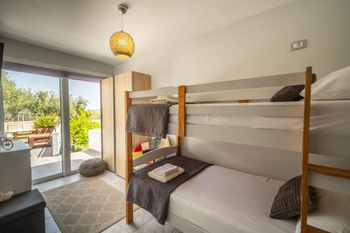 Posteľ alebo postele v izbe v ubytovaní Villa Eftychia - villa with 2 private pools!!! by PosarelliVillas