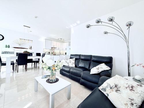 Ocean View, Spacious 2BR, Pool, Playa Paraiso PP601