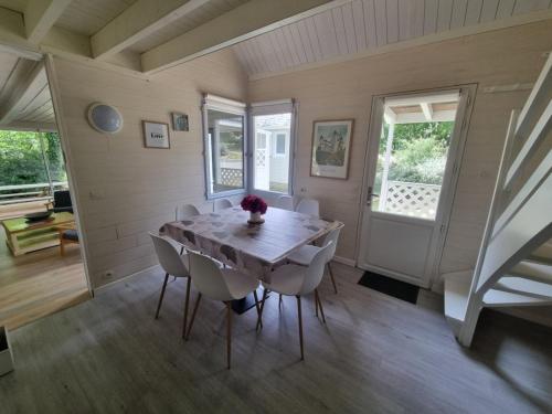 Gambar di galeri bagi Les Chalets de SAUMUR, Piscine & Parc boisé, 100m du CadreNoir di Saumur