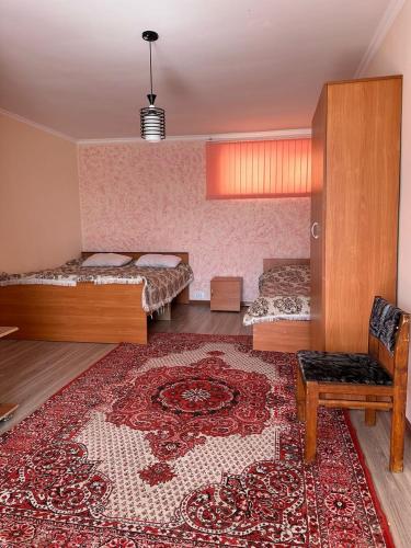 Een bed of bedden in een kamer bij Кипарис