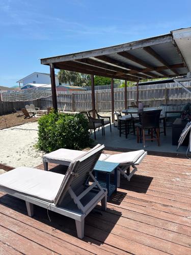 Beachside Bliss - Breakfast, Walk to Schooners, Sleeps 15, Fenced Privacy photo 46