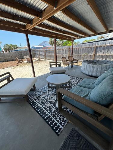 Beachside Bliss - Breakfast, Walk to Schooners, Sleeps 15, Fenced Privacy photo 44