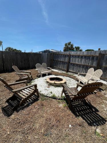 Φωτογραφία από το άλμπουμ του Beachside Bliss - Breakfast, Walk to Schooners, Sleeps 15, Fenced Privacy σε Panama City Beach