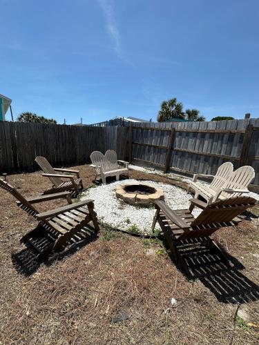 Beachside Bliss - Breakfast, Walk to Schooners, Sleeps 15, Fenced Privacy photo 40